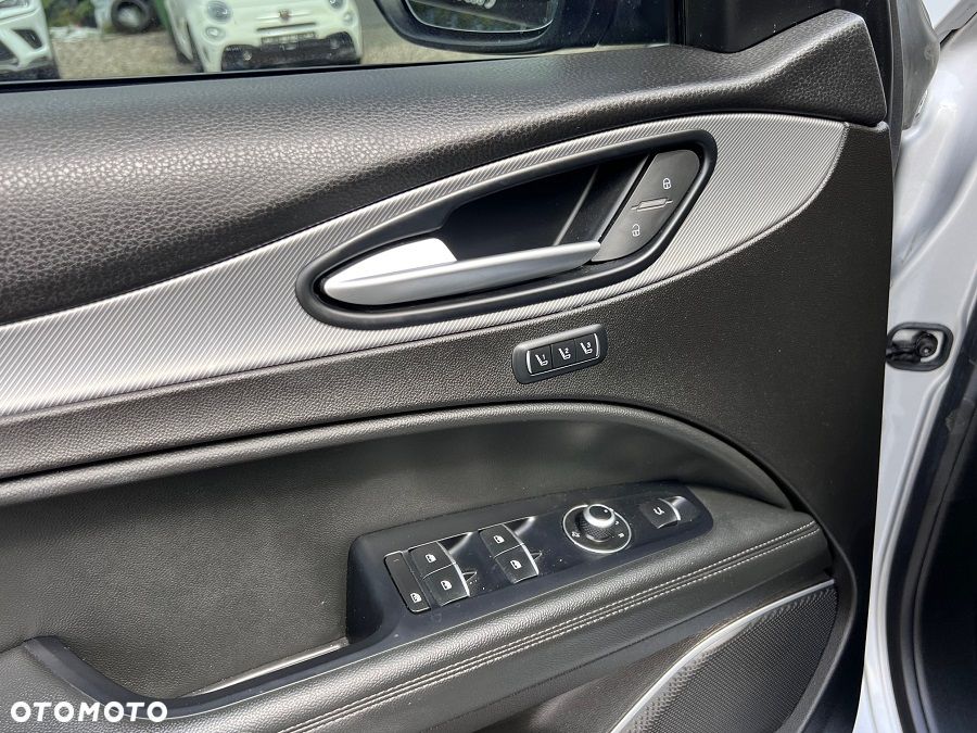 Alfa Romeo Stelvio 2.0 Turbo 16V AT8-Q4 Veloce - 12