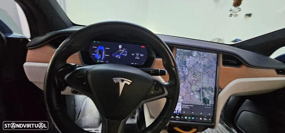 Tesla Model X - 17