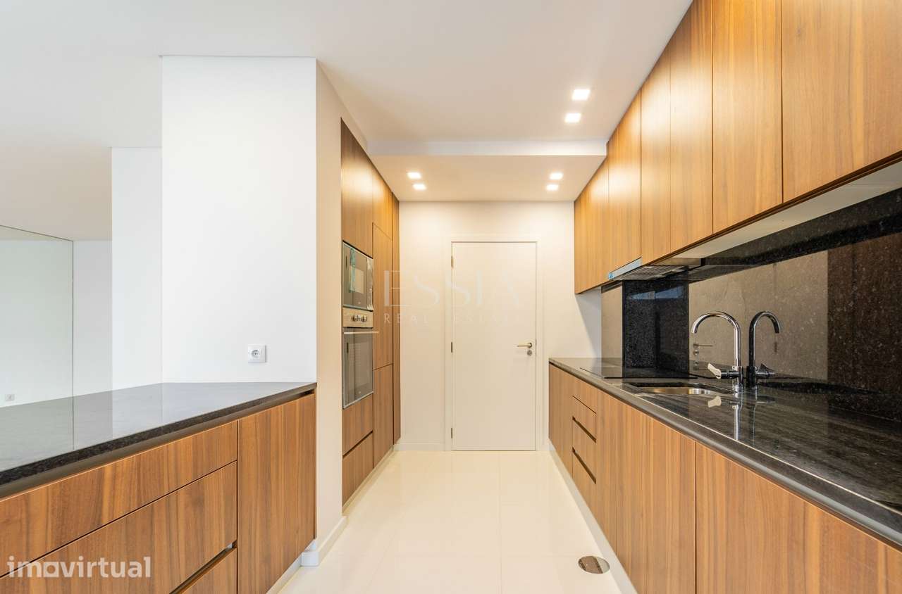 Apartamento T4 próximo à Rotunda da Boavista e Casa da Música - Grande imagem: 4/21