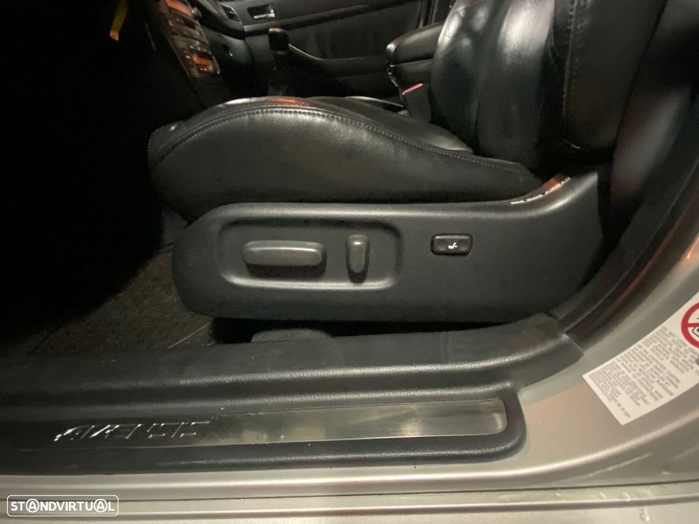 Toyota Avensis SW 2.2 D-4D - 17