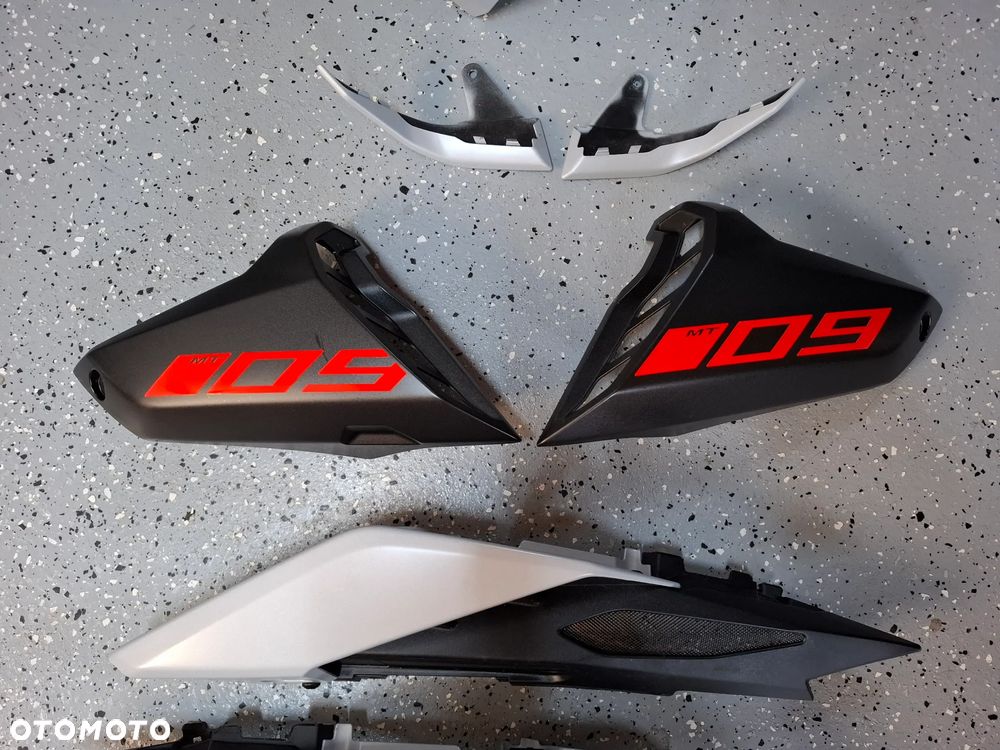 Yamaha MT09 owiewka zadupek boczek ogon błotnik wypełnienie - 3