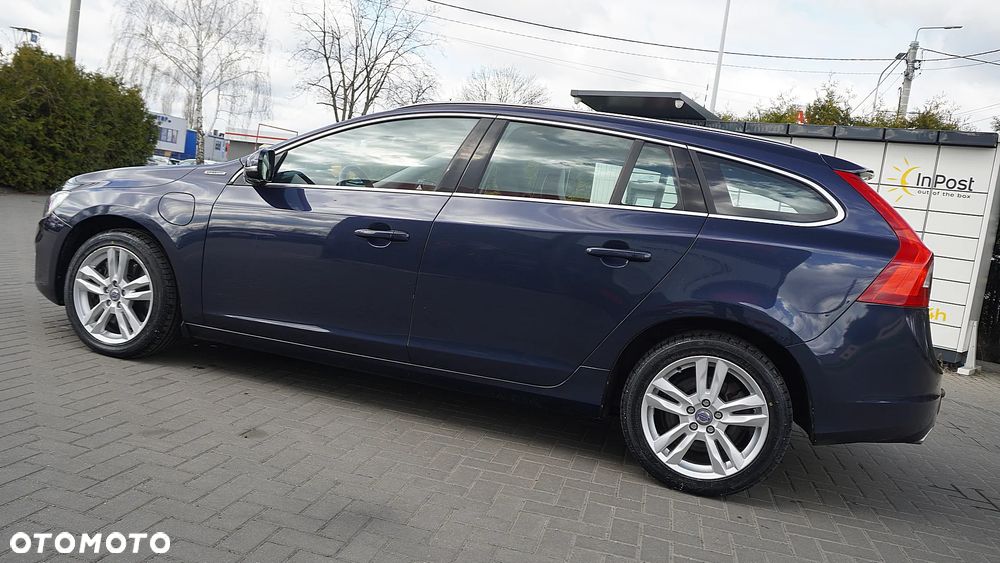Volvo V60 D6 AWD Plug-in Hybrid Momentum - 6