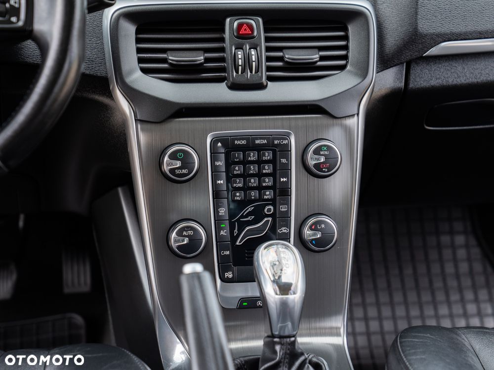 Volvo V40 D3 Geartronic R Design - 36
