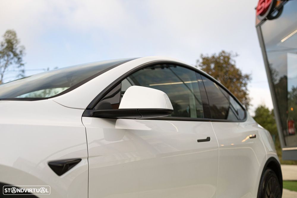 Tesla Model Y Standard RWD - 17