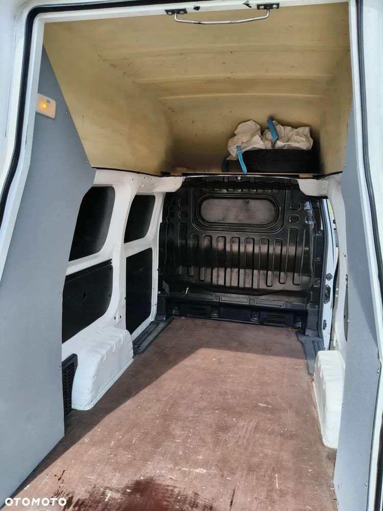 Nissan e-NV200 - 11