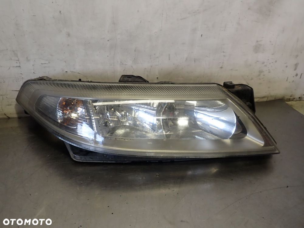 LAMPA PRAWA PRZEDNIA RENAULT LAGUNA II 2.2DCI 8200163324 - 1