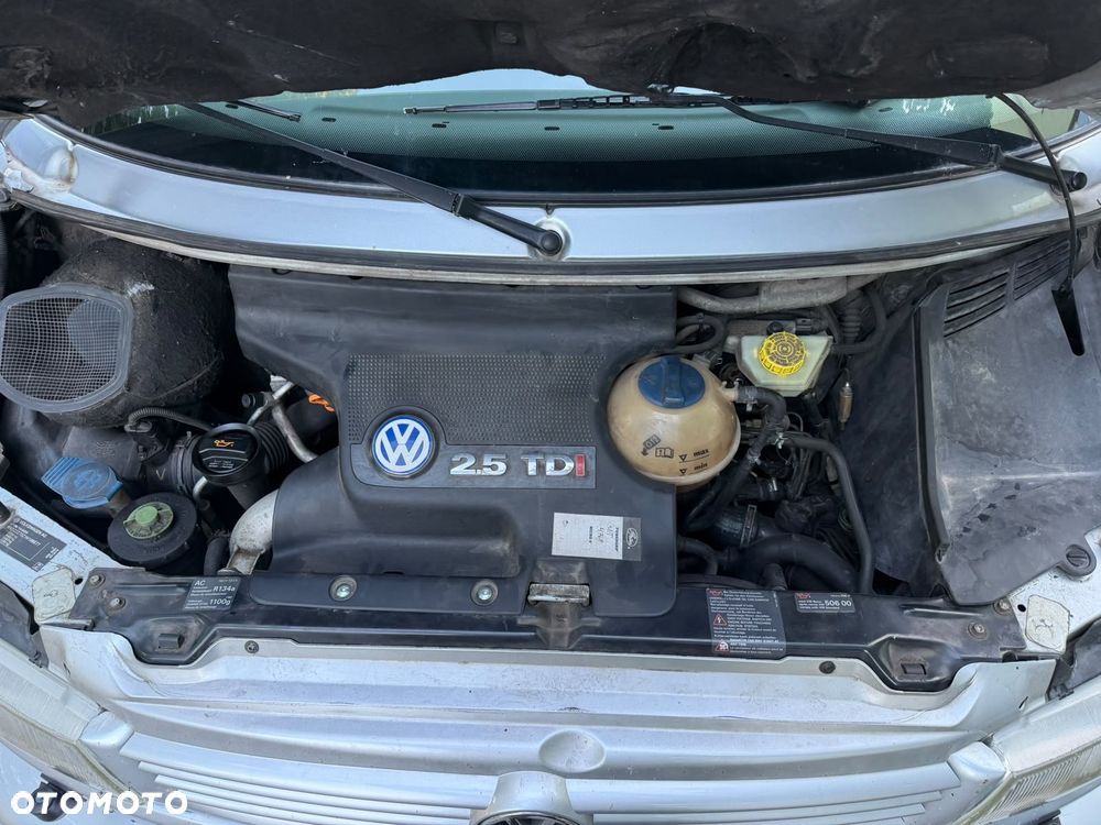 Volkswagen Caravelle - 19