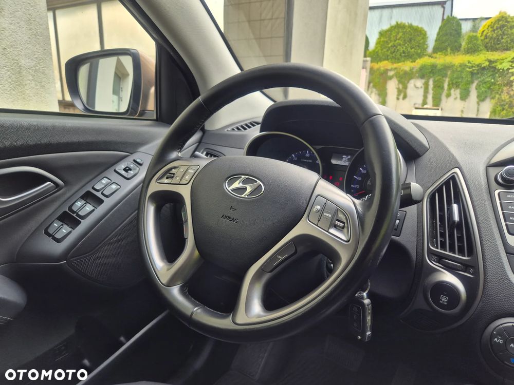 Hyundai ix35 2.0 CRDi 4WD Automatik Fifa World Cup Gold Edition - 18