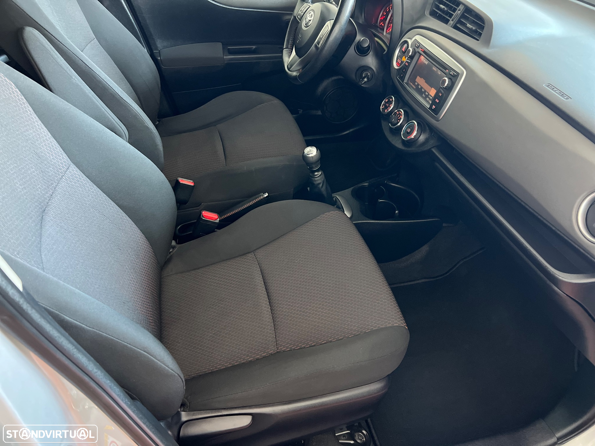 Toyota Yaris 1.4 D-4D Comfort - 24