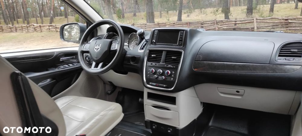 Dodge Caravan - 4