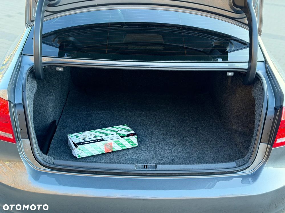 Volkswagen Passat - 8