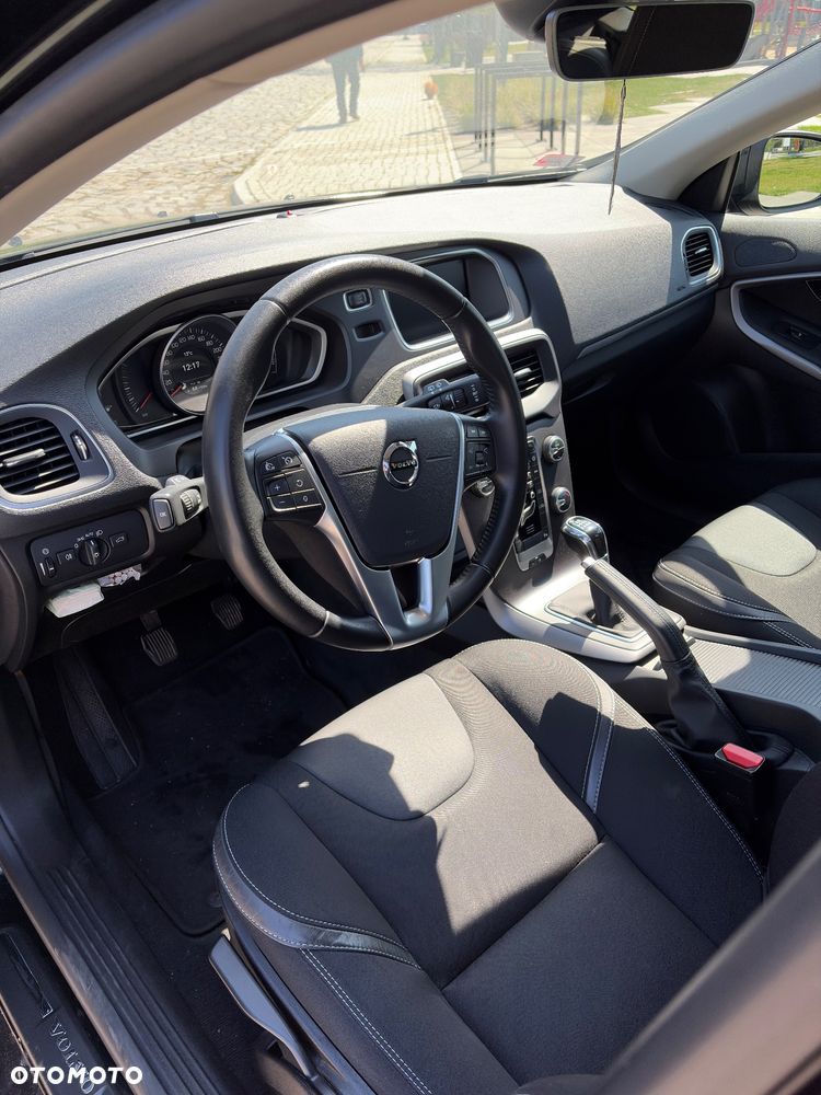 Volvo V40 T2 Momentum - 20