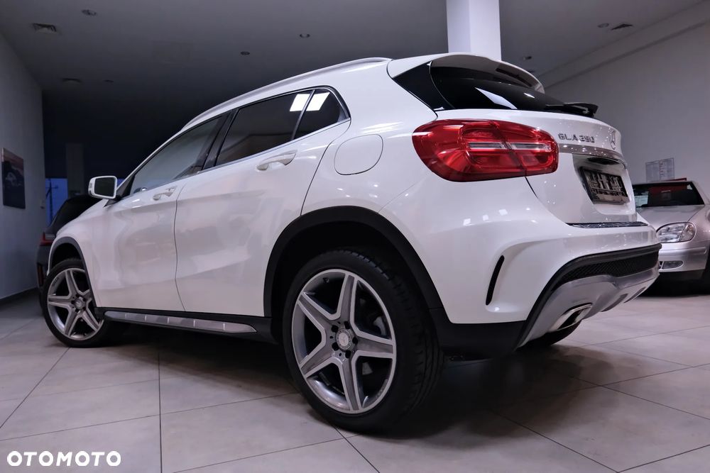 Mercedes-Benz GLA 250 7G-DCT SCORE - 16