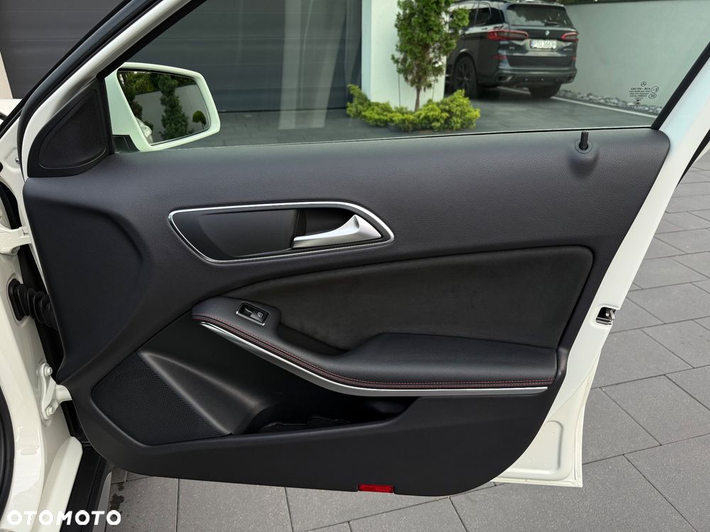 Mercedes-Benz GLA 200 AMG Line - 35