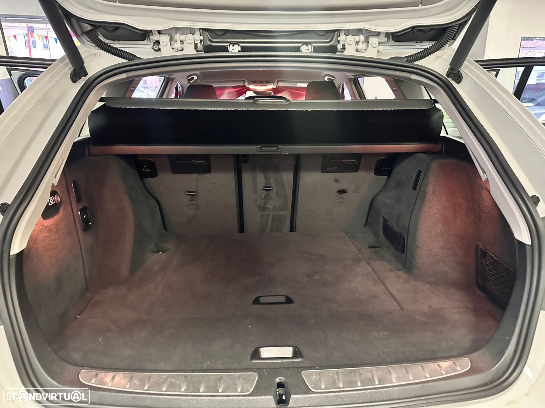 BMW 320 d Touring Auto Exclusive - 9
