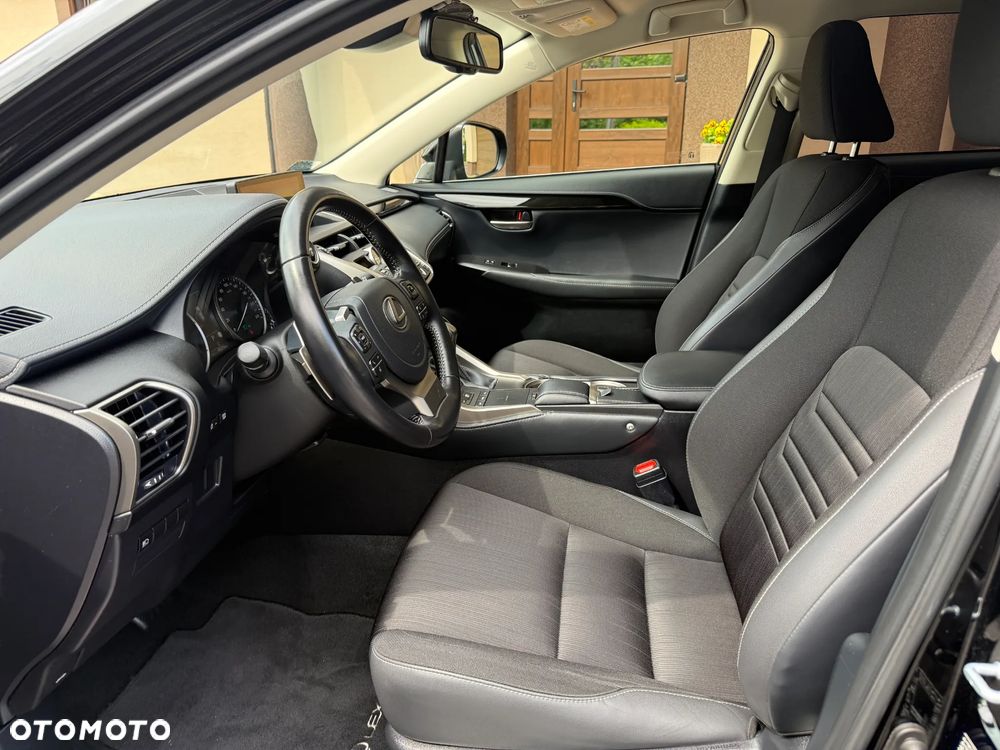 Lexus NX 300h Business Edition AWD - 19