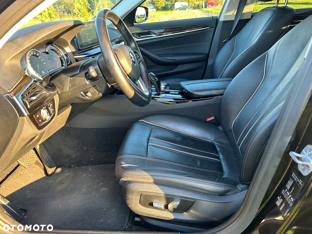 BMW Seria 5 520d Touring Luxury Line - 7