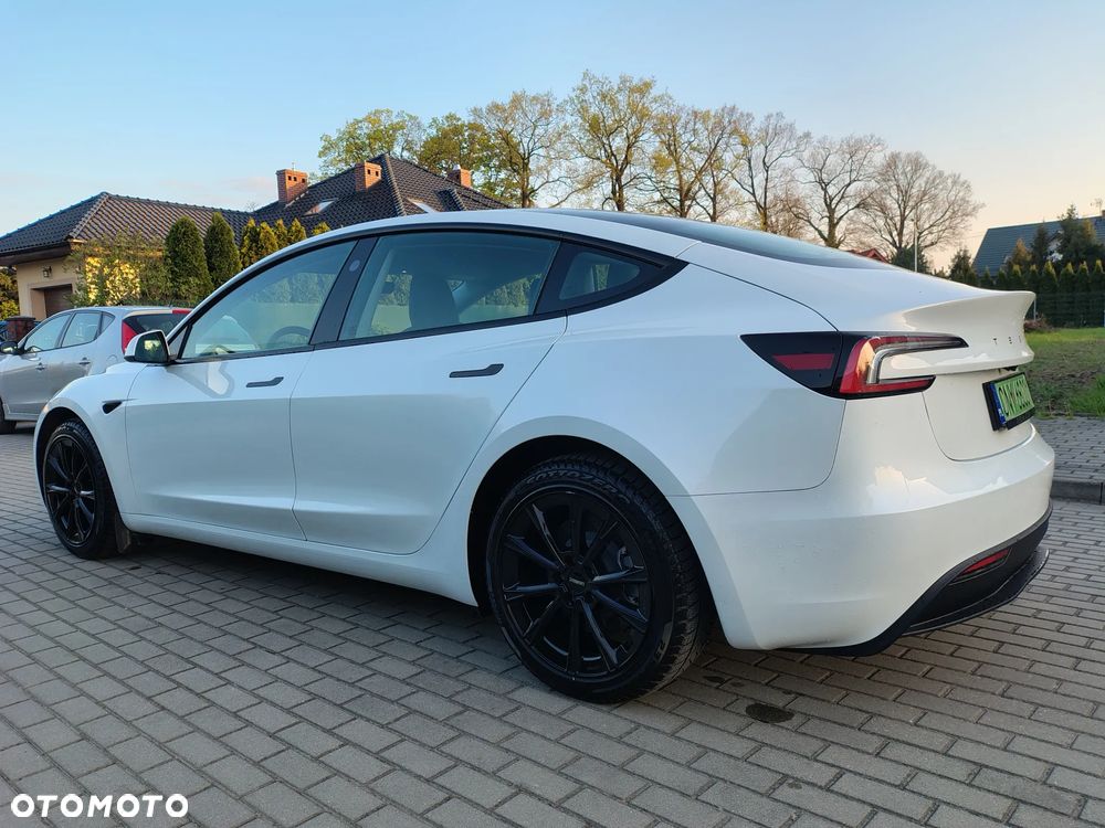 Tesla Model 3 - 6
