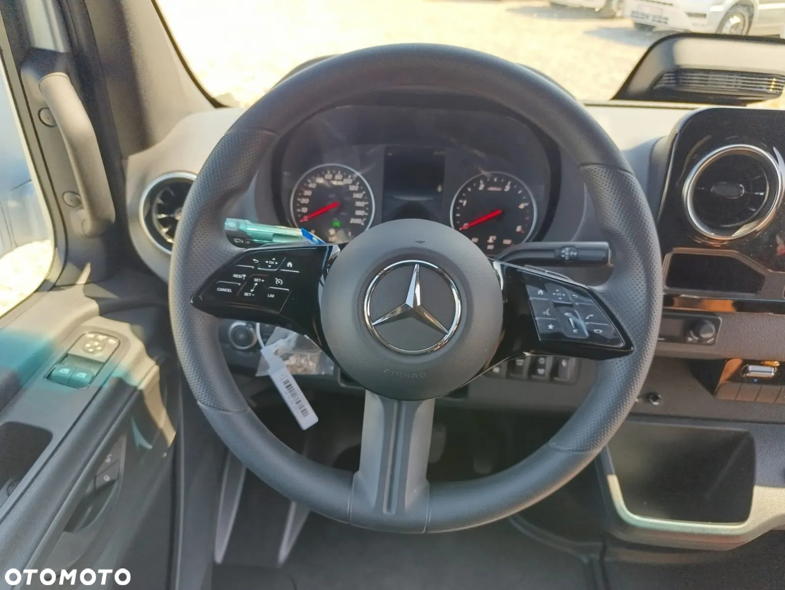 Mercedes-Benz Sprinter 519 - 18