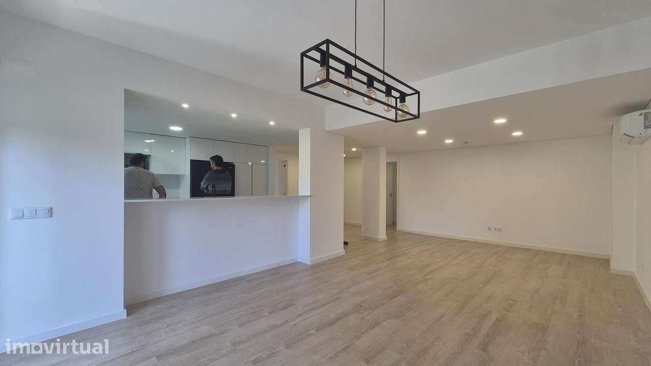 Apartamento T4 com varanda, Paço de Arcos, Oeiras - Grande imagem: 4/36