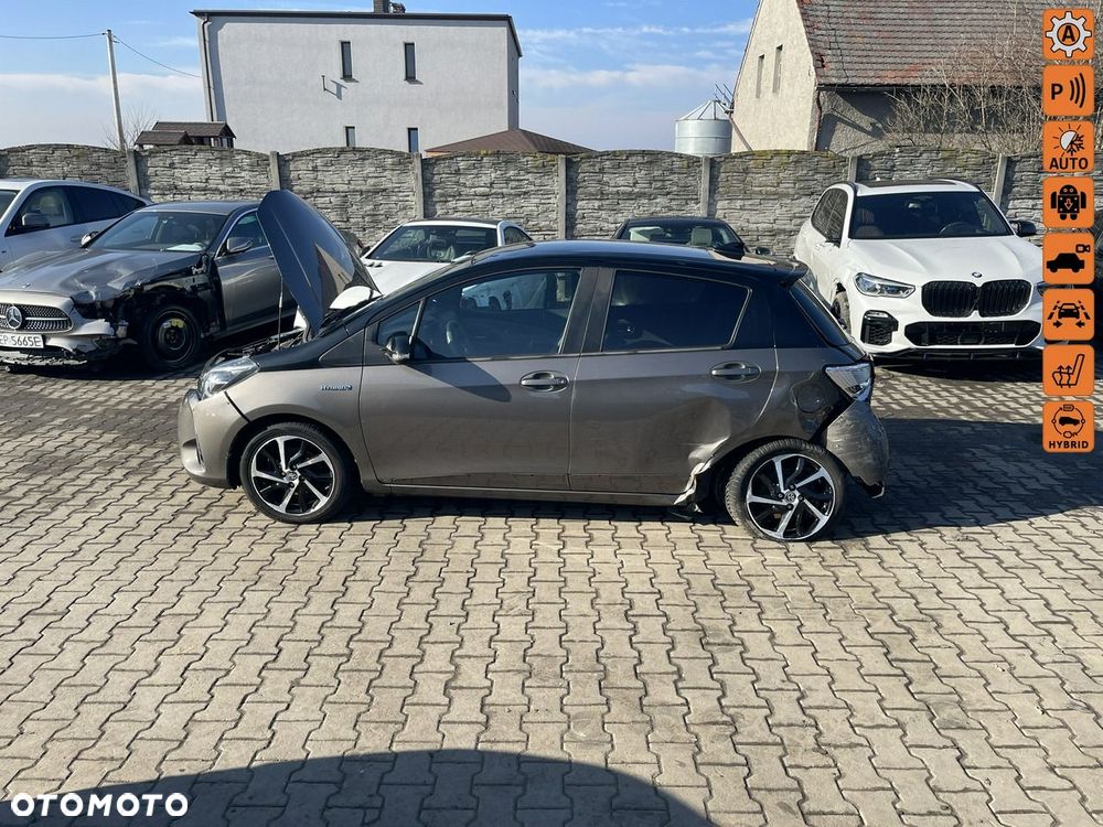 Toyota Yaris Hybrid 100 Selection Pure - 1