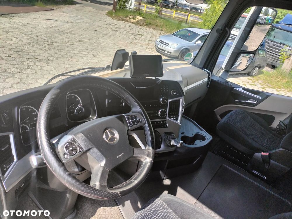 Mercedes-Benz Actros - 13