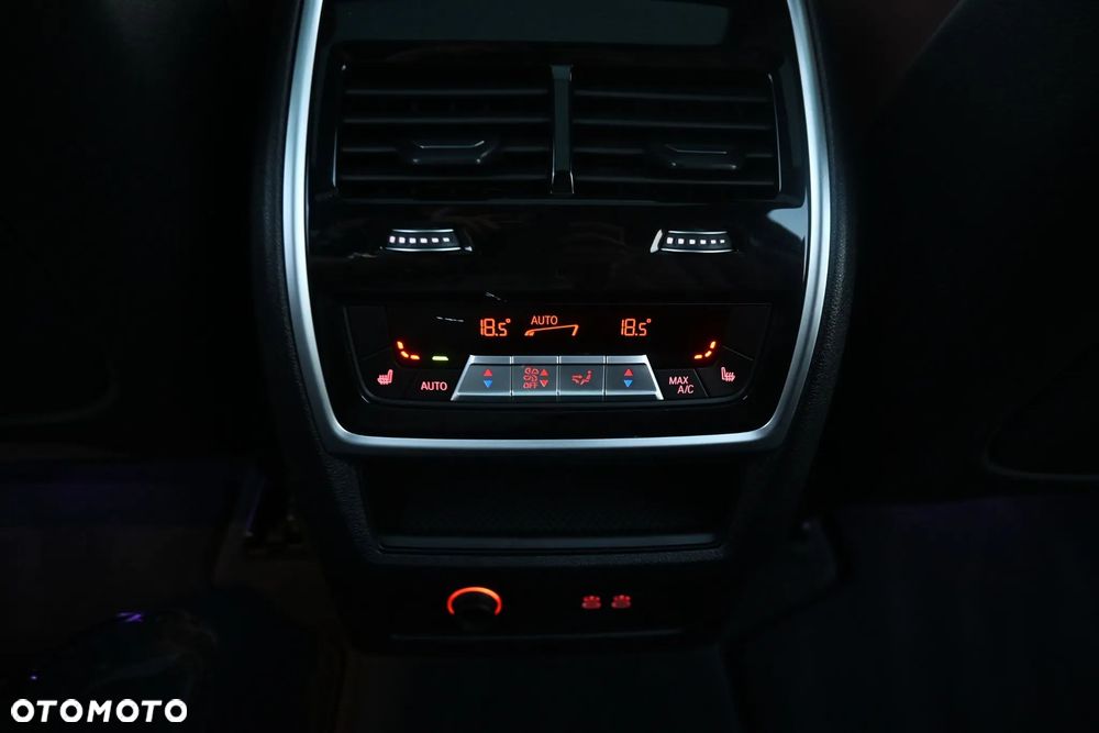 BMW X7 M50i sport - 25
