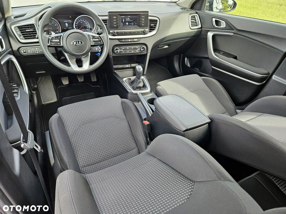 Kia Ceed - 8