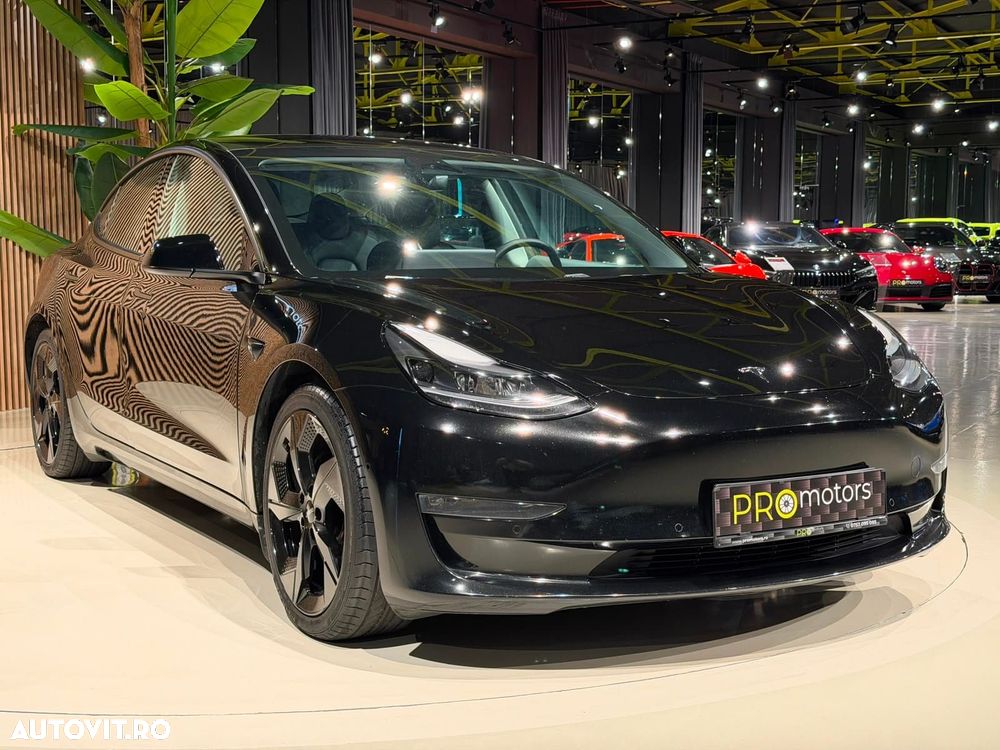Tesla Model 3 - 4