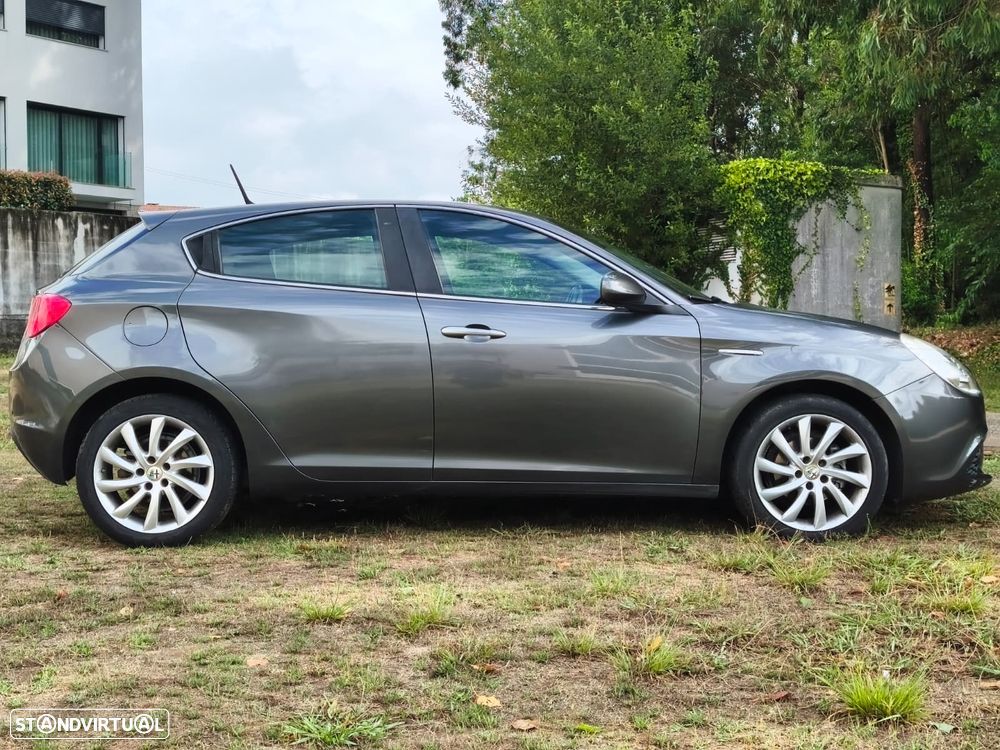 Alfa Romeo Giulietta 1.6 JTDM Distinctive - 29