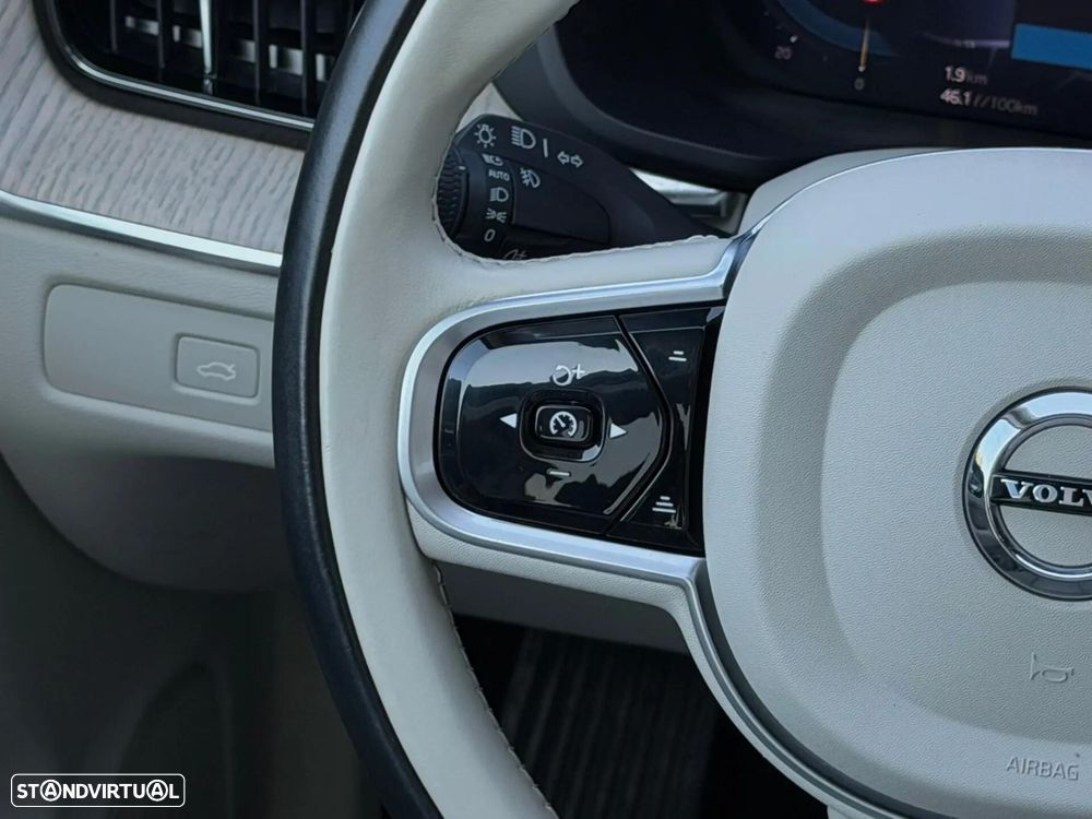 Volvo XC 60 2.0 B4 Plus Bright - 32