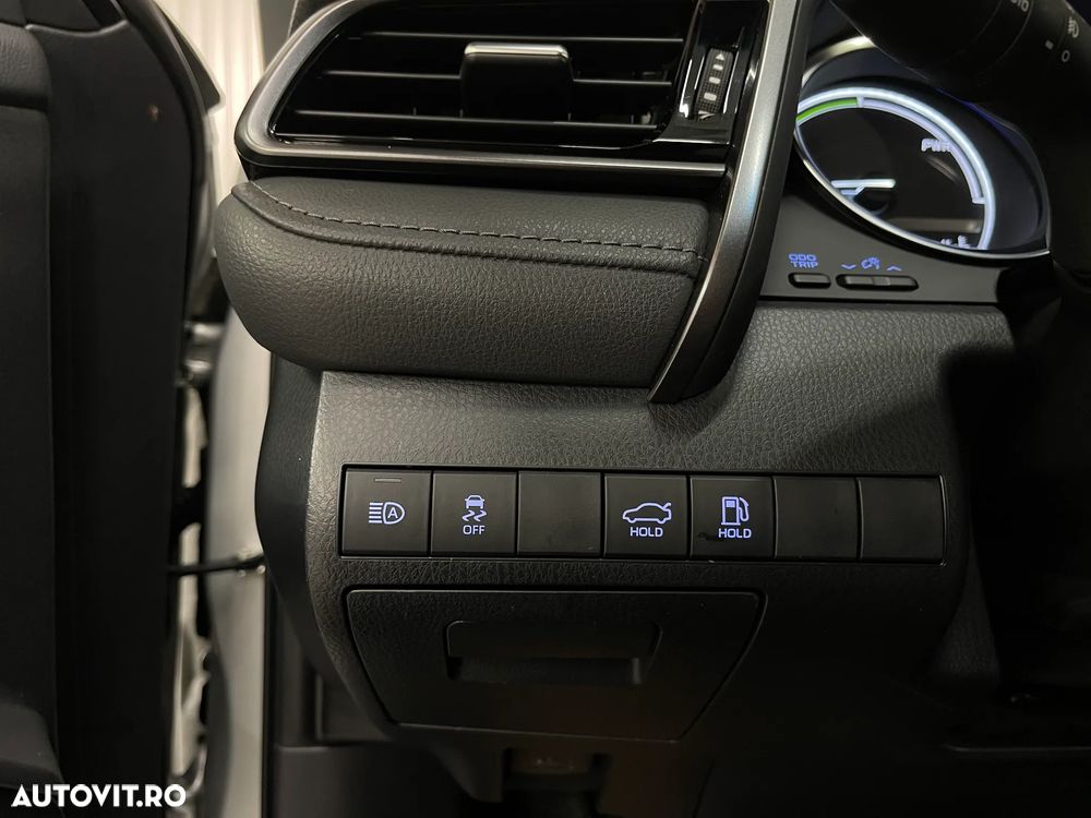 Toyota Camry 2.5 Hybrid Business - 21