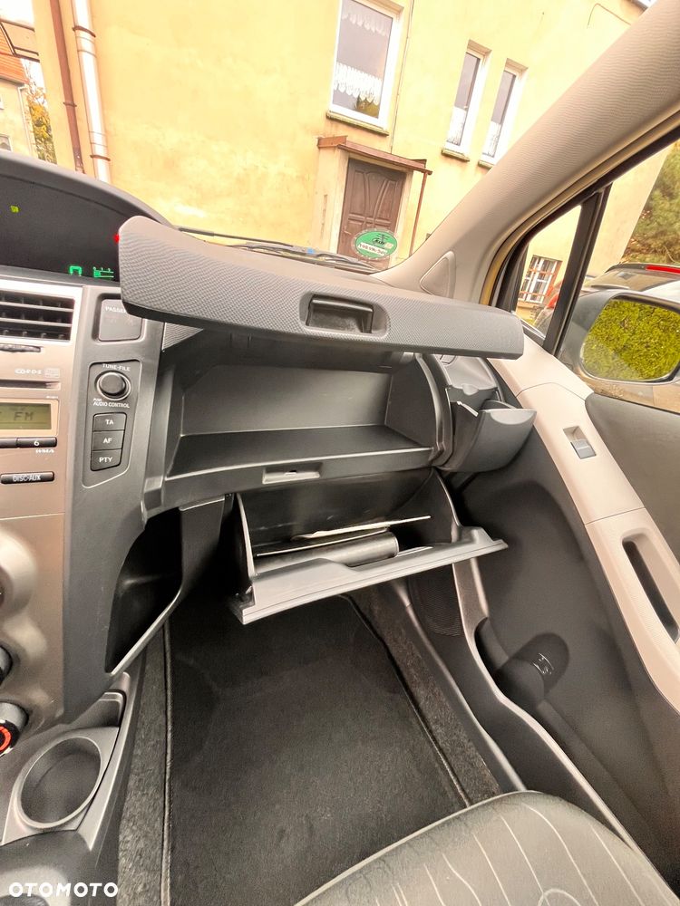 Toyota Yaris - 24