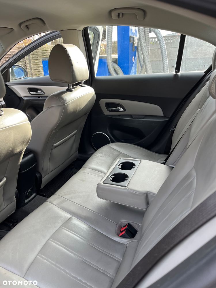 Chevrolet Cruze 1.8 LT - 12