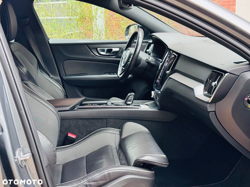 Volvo V60 D4 AWD R-Design - 27