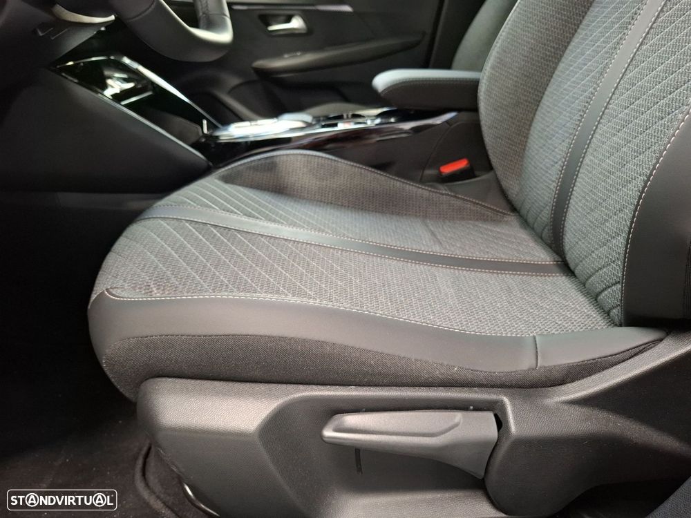Peugeot 208 1.2 Hybrid Allure e-DCS6 - 23