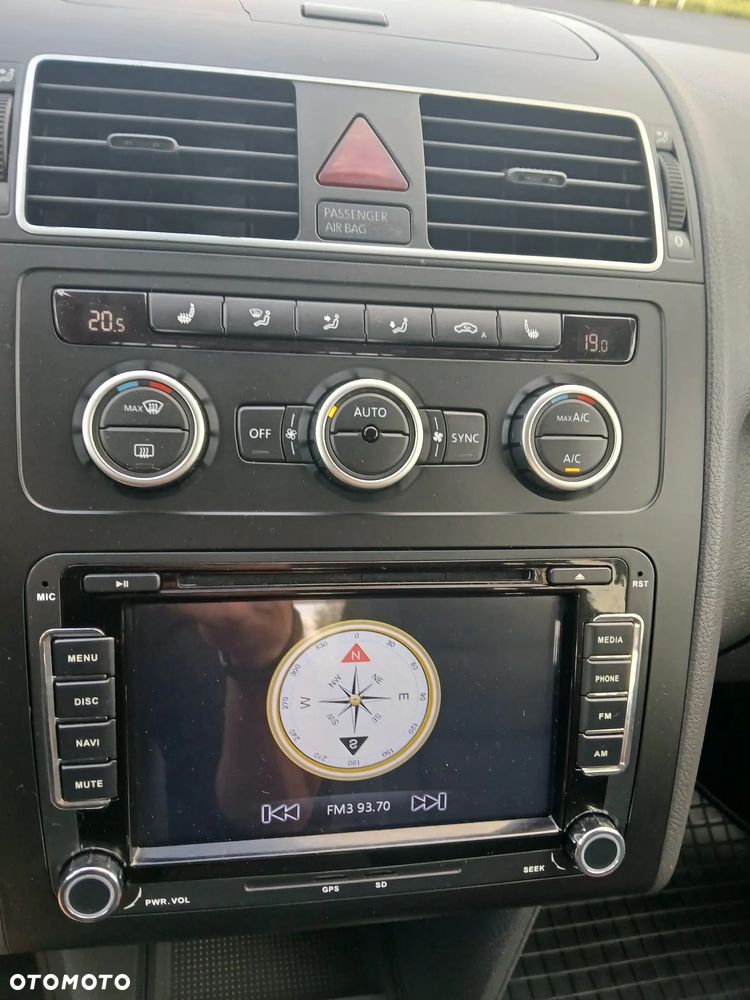 Volkswagen Touran - 34
