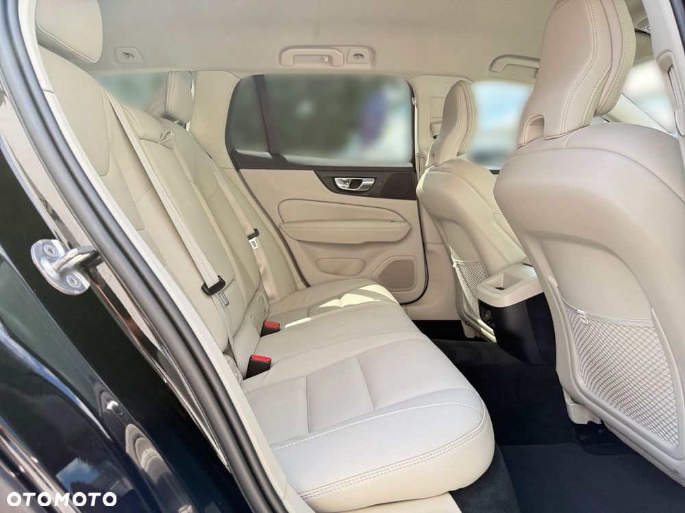 Volvo V60 Cross Country - 27