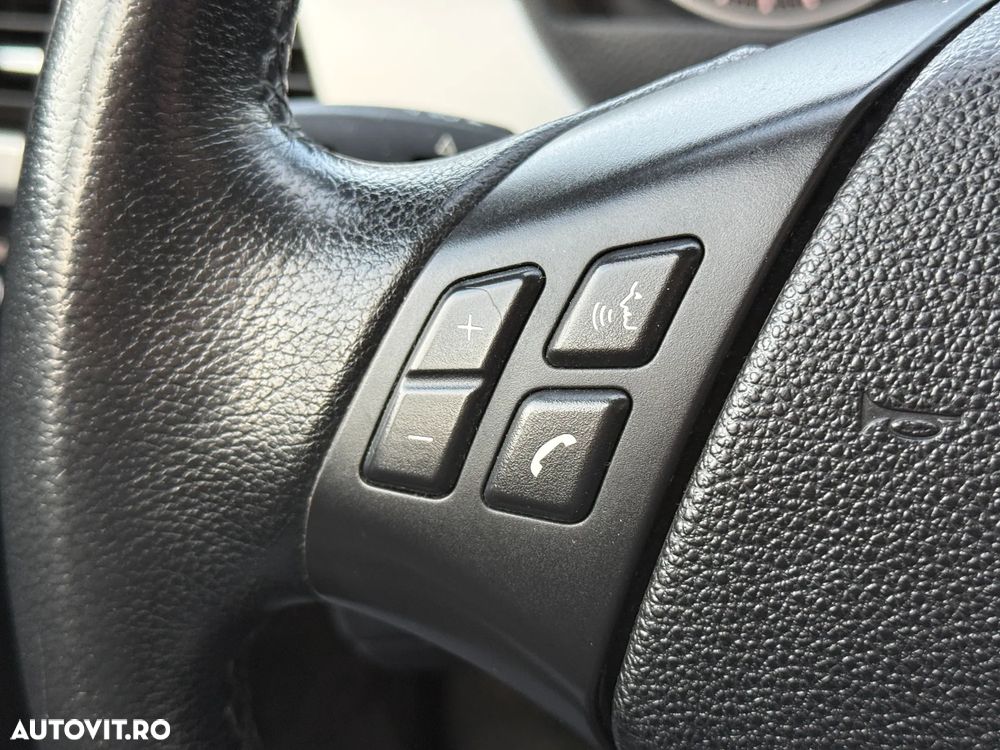 BMW Seria 3 318d DPF Touring Edition Exclusive - 19