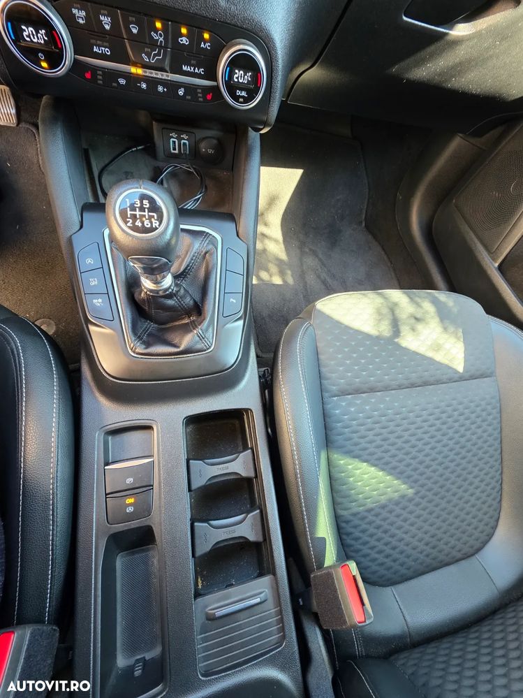 Ford Focus 1.0 EcoBoost MHEV Titanium - 9