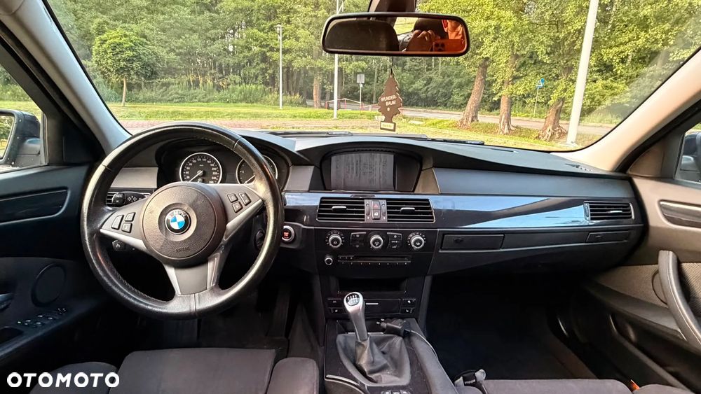 BMW Seria 5 525d - 22