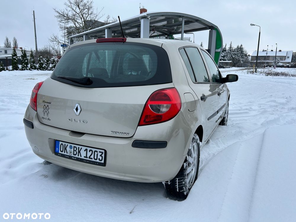 Renault Clio - 11