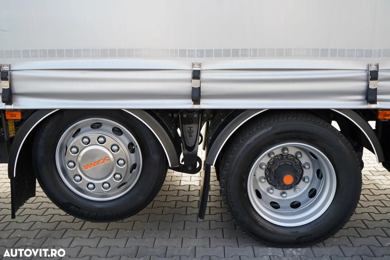 Scania R 450 / MEGA / 6x2 / CORTINĂ - 8,2 m / SOLO / PUNTE RIDICATĂ / PODEA REZISTENTĂ / NAVI / - 24