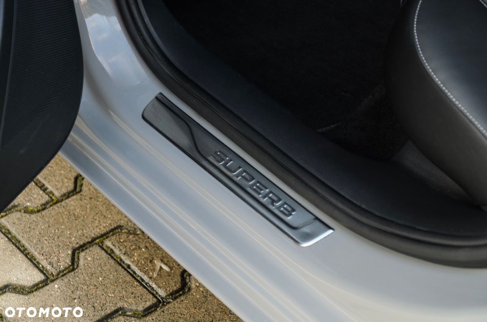 Skoda Superb 2.0 TDI SCR Sportline DSG - 18