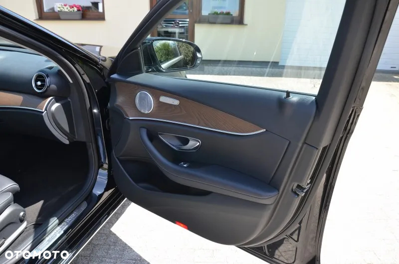 Mercedes-Benz Klasa E 350 d 4Matic T 9G-TRONIC Avantgarde - 4