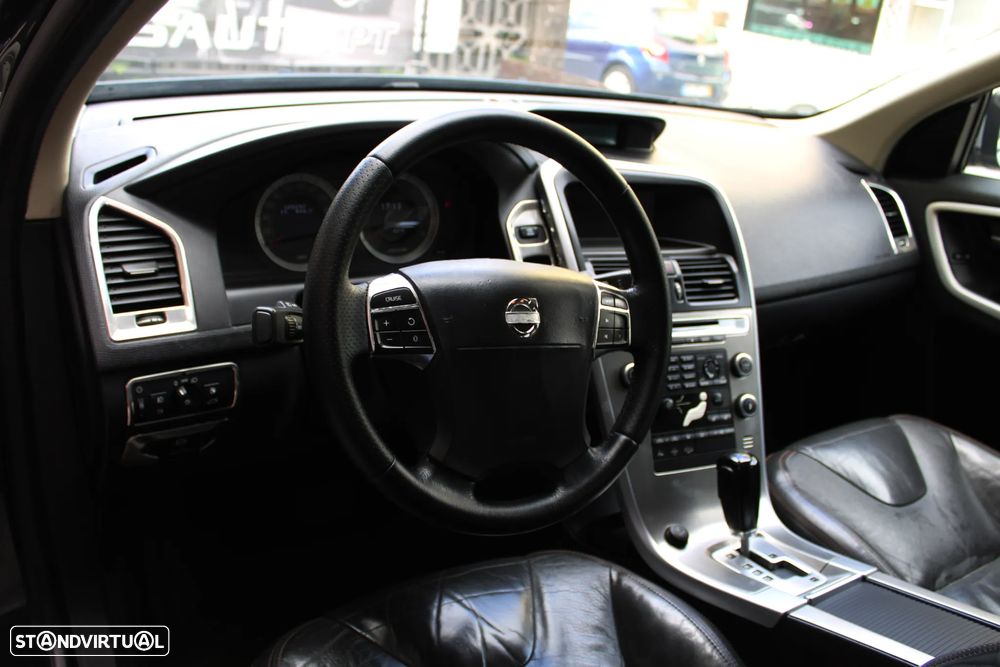 Volvo XC 60 D5 Momentum Geartronic - 21