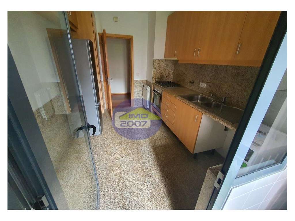 Apartamento T1 em Oliveira do Douro - Grande imagem: 3/12