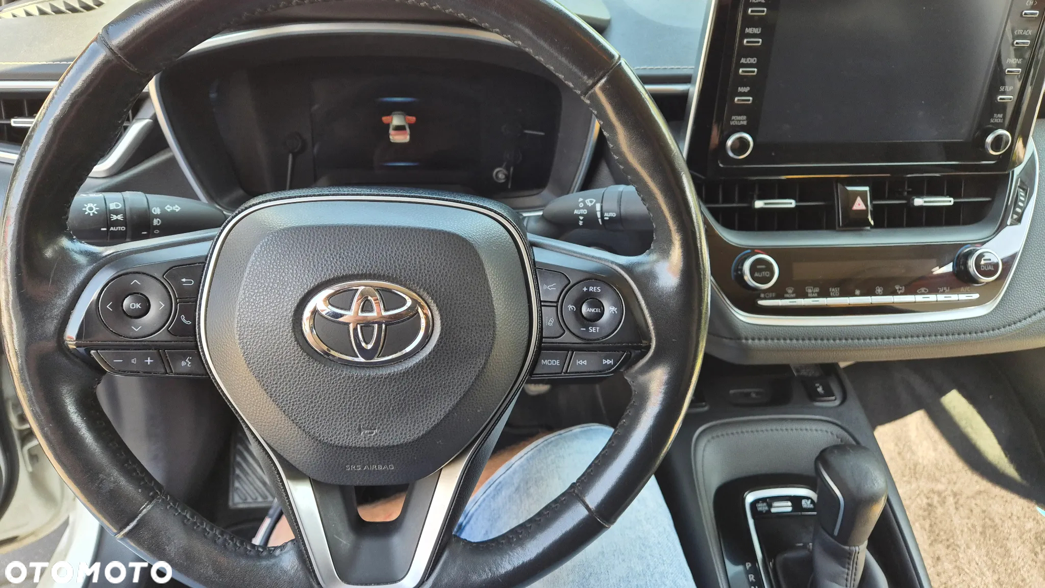 Toyota Corolla 1.8 Hybrid Executive - 11
