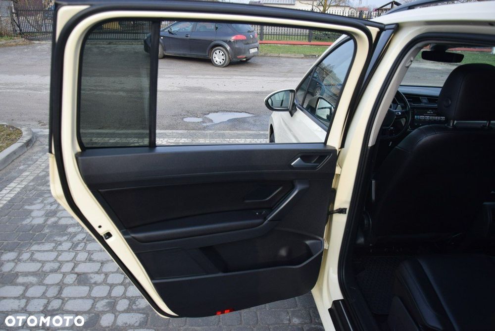 Volkswagen Touran - 25