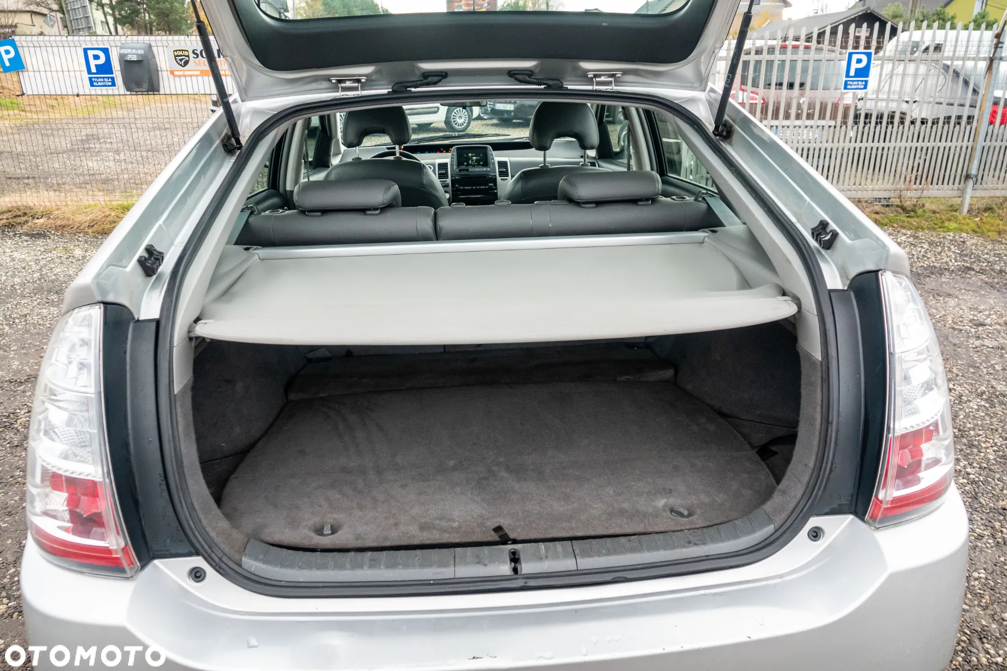 Toyota Prius (Hybrid) Executive - 17